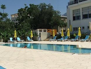 Watermill Hotel ไคริเนีย ภายนอก รูปภาพ